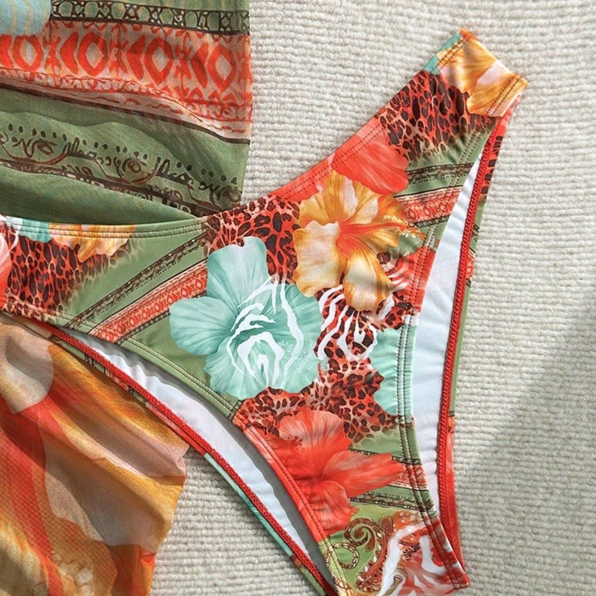 Bikini 3 piezas con pareo – Set sexy floral para playa y piscina